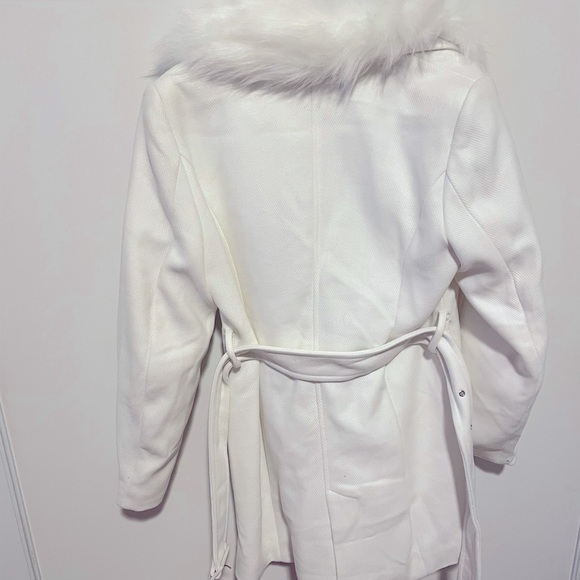 Guess white coat women’s large fur trim collar - Picture 5 of 7